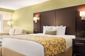 Standard Room, 1 King Bed