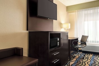 Suite, Multiple Beds, Non Smoking (2 Queen Beds with Sofa Bed)