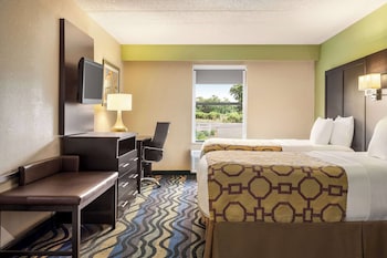 Suite, Multiple Beds, Non Smoking (2 Queen Beds with Sofa Bed)