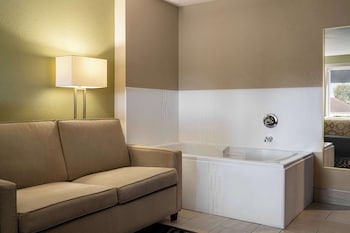 Suite, 1 King Bed with Sofa bed, Non Smoking, Hot Tub