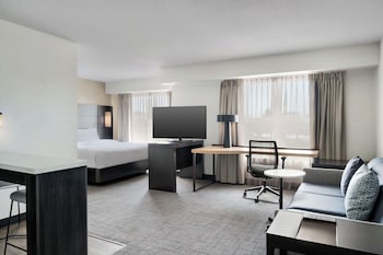 Studio, 1 King Bed with Sofa bed (Mobility/Hearing Accessible, Tub)