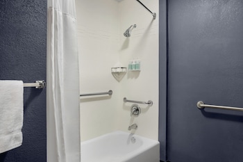 Studio, 1 King Bed with Sofa bed (Mobility/Hearing Accessible, Tub)