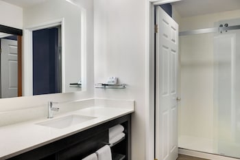 Suite, 2 Bedrooms (Mobility/Hearing Access, Roll-In Shwr)