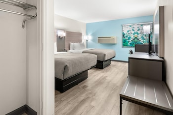 Room, 2 Queen Beds, Accessible, Non Smoking
