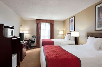 Suite (2 Queen Beds & 1 Sofa Bed)