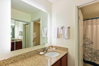 Suite, 2 Bedrooms (Mobility/Hearing Access, Roll-In Shwr)
