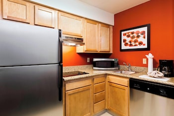 Suite, 2 Bedrooms (Mobility/Hearing Access, Roll-In Shwr)