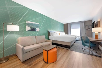 Suite, Non Smoking (2 Queen Beds & 1 Sofa Bed)
