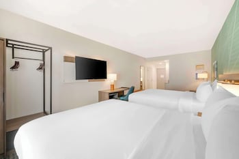 Suite, Non Smoking (2 Queen Beds & 1 Sofa Bed)