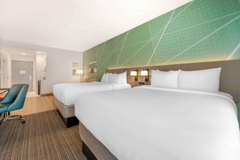 Suite, Non Smoking (2 Queen Beds & 1 Sofa Bed)