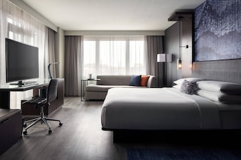 Room, 1 King Bed, Corner