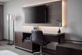 Room, 2 Queen Beds (Mobility Accessible, Tub)
