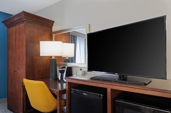 Standard Room, 2 Queen Beds, Roll-in Shower (Mobility)
