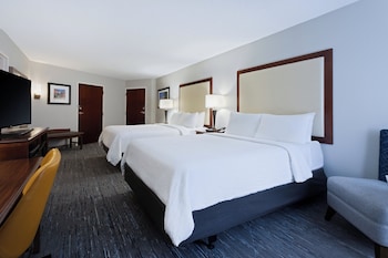 Standard Room, 2 Queen Beds, Roll-in Shower (Mobility)