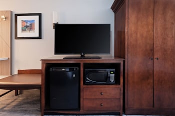Standard Room, 2 Queen Beds, Roll-in Shower (Mobility)