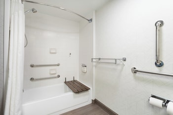 Suite, 2 Queen Beds, Accessible Bathtub (Mobility)