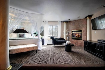 Grand Honeymoon Suite