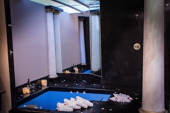 Grand Honeymoon Suite