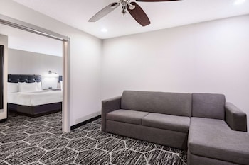 Family Room, 2 Queen Beds, Non Smoking (Deluxe)
