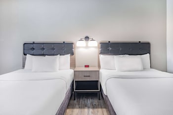 Room, 2 Queen Beds, Non Smoking