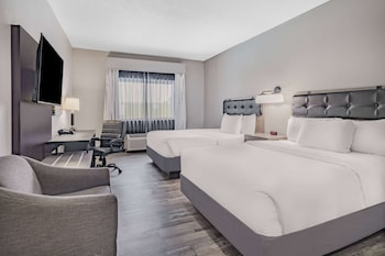 Family Room, 2 Queen Beds, Non Smoking (Deluxe)