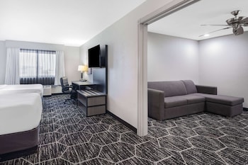 Family Room, 2 Queen Beds, Non Smoking (Deluxe)
