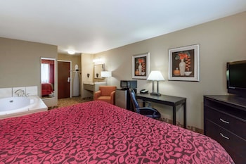 Suite, 1 King Bed, Jetted Tub