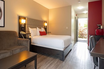 Room, 1 Queen Bed, Accessible, Non Smoking (Mobility, Water Front)