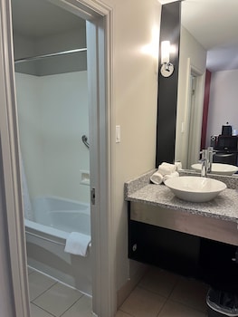 Room, 1 Queen Bed, Non Smoking (Water Front) (No Pets)