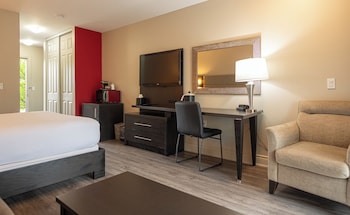 Deluxe Room, 1 Queen Bed, Non Smoking (Water Front) (No Pets)