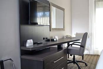 Room, 1 Queen Bed, Non Smoking (Water Front) (No Pets)