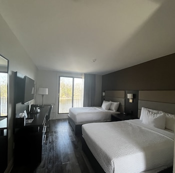 Room, 2 Double Beds, Non Smoking (Water Front) (No Pets)