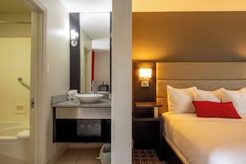 Room, 1 Queen Bed, Non Smoking (Water Front) (No Pets)