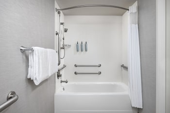 Room, 2 Queen Beds (Mobility Accessible, Tub)