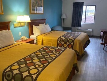 Room, Non Smoking (2 Queen Beds & 1 Sofabed)