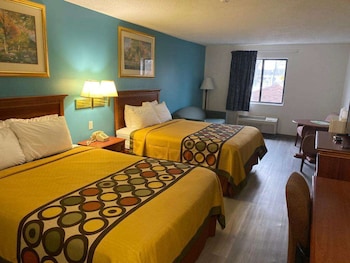 Room, Non Smoking (2 Queen Beds & 1 Sofabed)