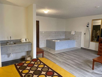 Suite, 1 King Bed, Non Smoking, Jetted Tub
