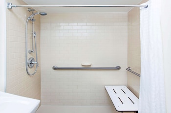 Room, 1 Queen Bed, Accessible, Non Smoking (Roll-In Shower)