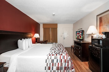 Standard Suite, 1 King Bed, Smoking