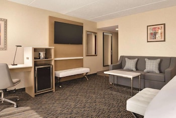 Suite, 1 King Bed, Non Smoking
