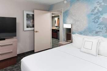Suite, 1 King Bed with Sofa bed, Balcony