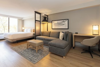 Room, 1 King Bed (High Floor)