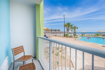 Standard Room, 2 Queen Beds, Balcony, Pool View