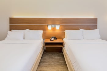 Standard Room, 2 Queen Beds, Balcony, Pool View