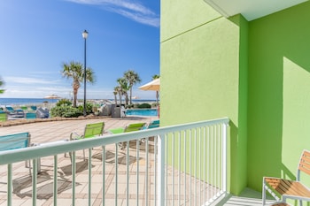 Standard Room, 1 King Bed, Pool View