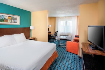 Suite, 1 King Bed with Sofa bed, Hearing Accessible (Accessible Bathtub)