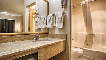 Standard Room, 1 King Bed, Non Smoking, Refrigerator