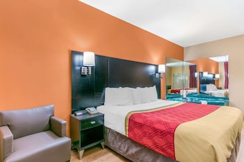 Suite, 1 King Bed, Smoking, Jetted Tub