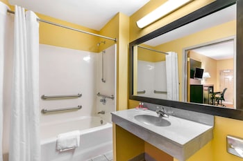 Room, 1 King Bed, Accessible, Non Smoking