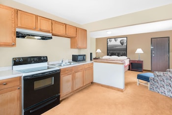 Studio Suite, 1 King Bed, Non Smoking